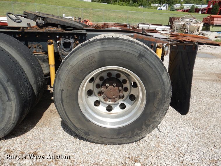 image for item DM1334 1999 International 9100  semi truck