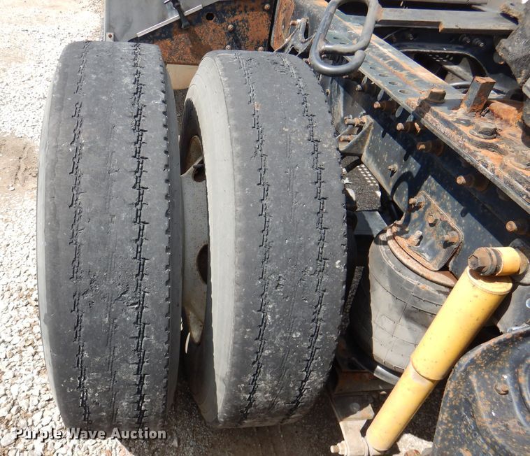 image for item DM1334 1999 International 9100  semi truck