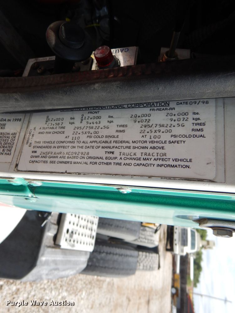 image for item DM1334 1999 International 9100  semi truck