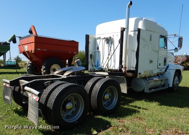 image for item DM1421 1999 Freightliner FLD120  semi truck