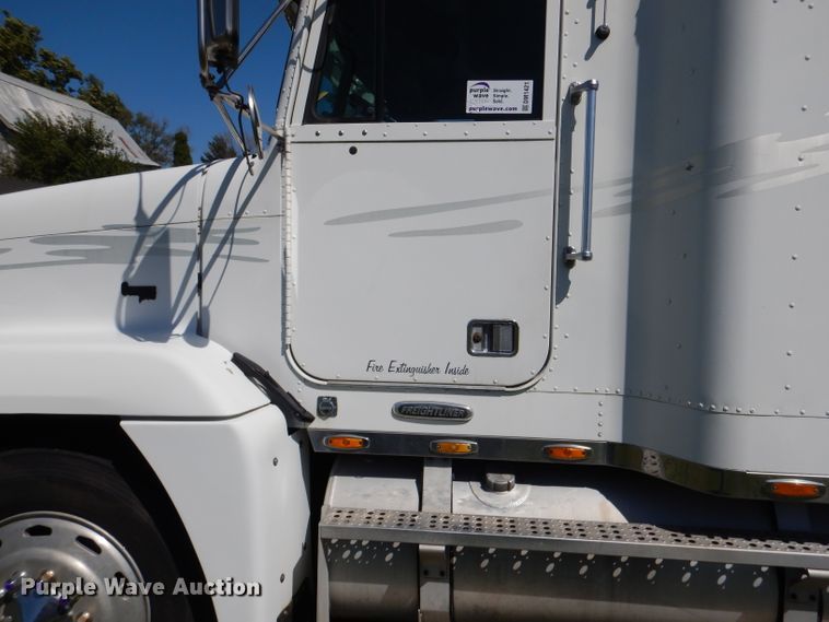 image for item DM1421 1999 Freightliner FLD120  semi truck