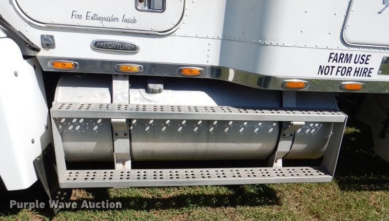 image for item DM1421 1999 Freightliner FLD120  semi truck