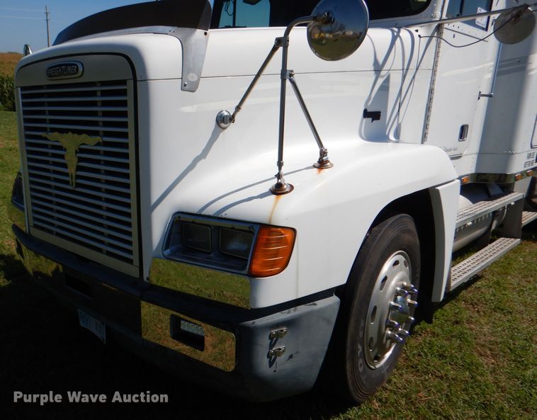 image for item DM1421 1999 Freightliner FLD120  semi truck