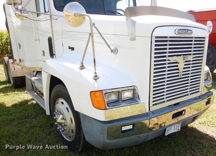 image for item DM1421 1999 Freightliner FLD120  semi truck