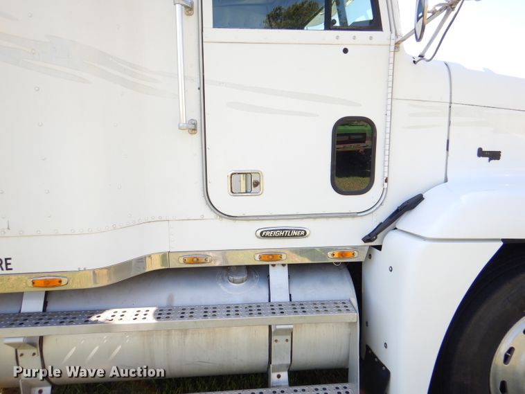 image for item DM1421 1999 Freightliner FLD120  semi truck