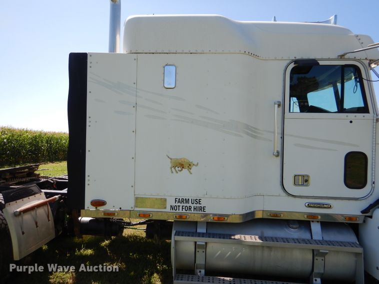 image for item DM1421 1999 Freightliner FLD120  semi truck