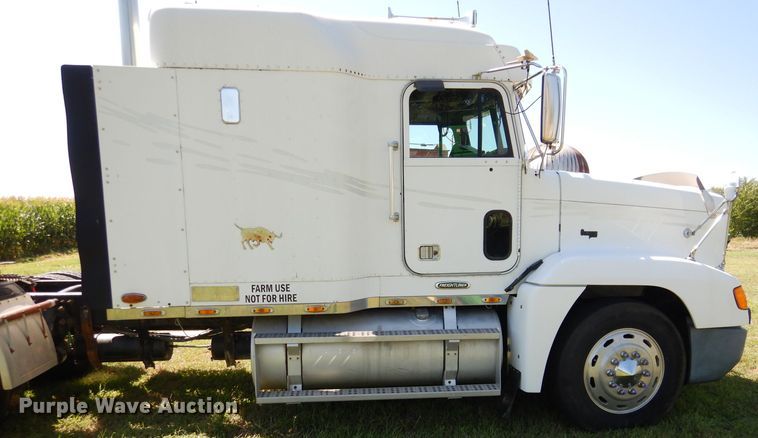 image for item DM1421 1999 Freightliner FLD120  semi truck
