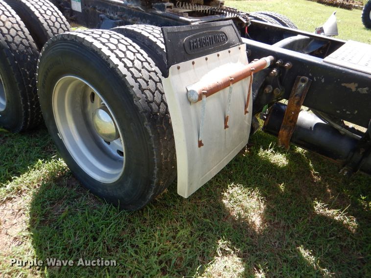 image for item DM1421 1999 Freightliner FLD120  semi truck