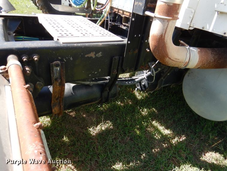 image for item DM1421 1999 Freightliner FLD120  semi truck