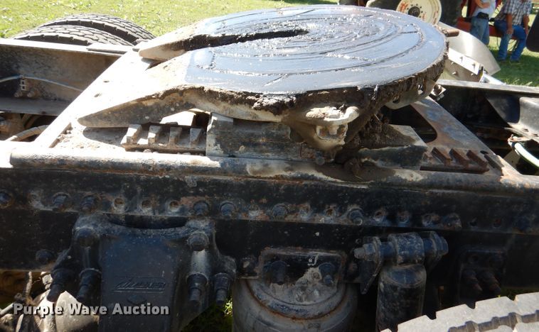 image for item DM1421 1999 Freightliner FLD120  semi truck