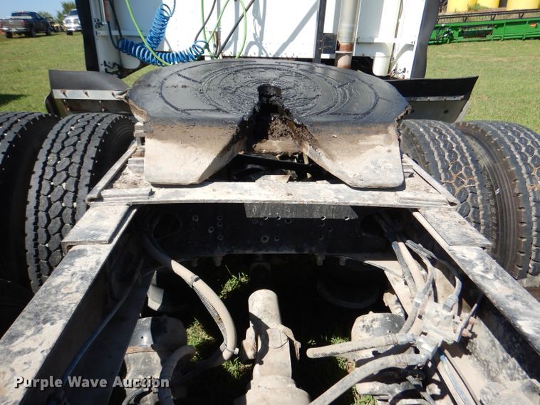 image for item DM1421 1999 Freightliner FLD120  semi truck