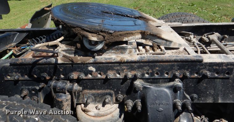 image for item DM1421 1999 Freightliner FLD120  semi truck