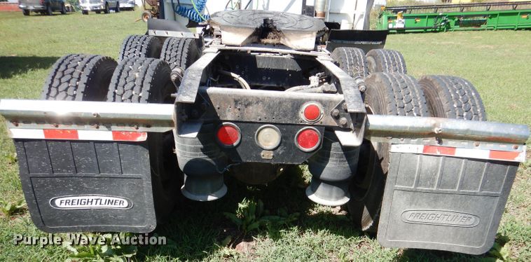 image for item DM1421 1999 Freightliner FLD120  semi truck