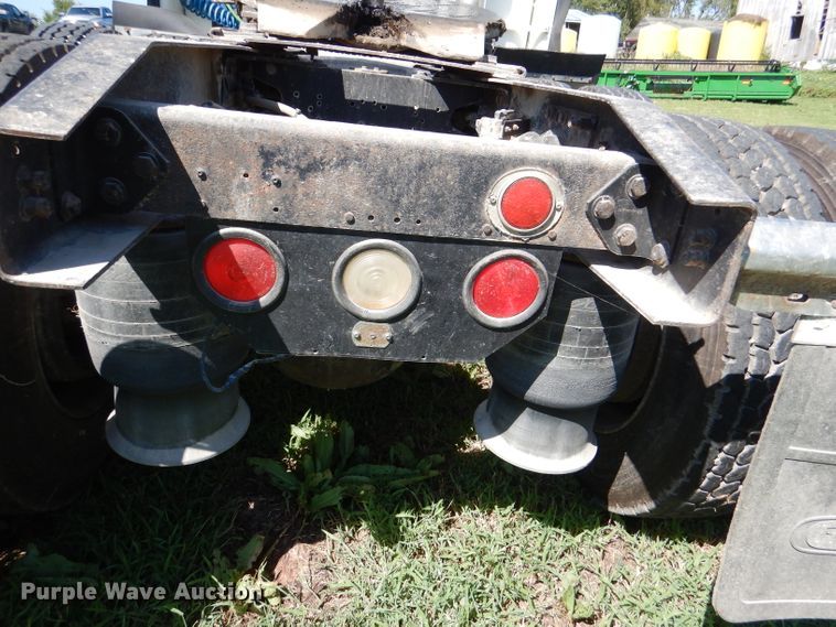 image for item DM1421 1999 Freightliner FLD120  semi truck