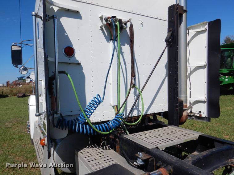 image for item DM1421 1999 Freightliner FLD120  semi truck