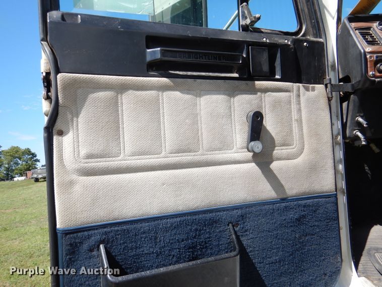 image for item DM1421 1999 Freightliner FLD120  semi truck