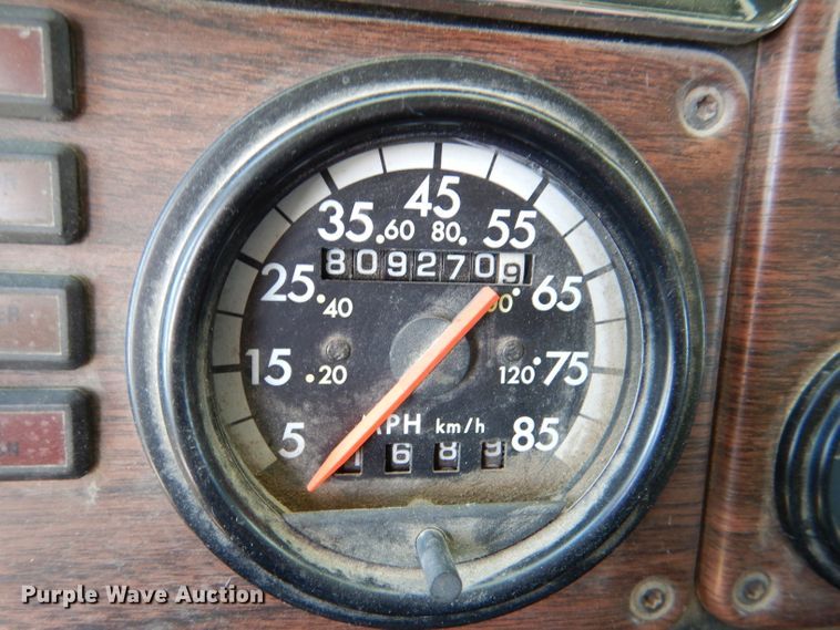 image for item DM1421 1999 Freightliner FLD120  semi truck