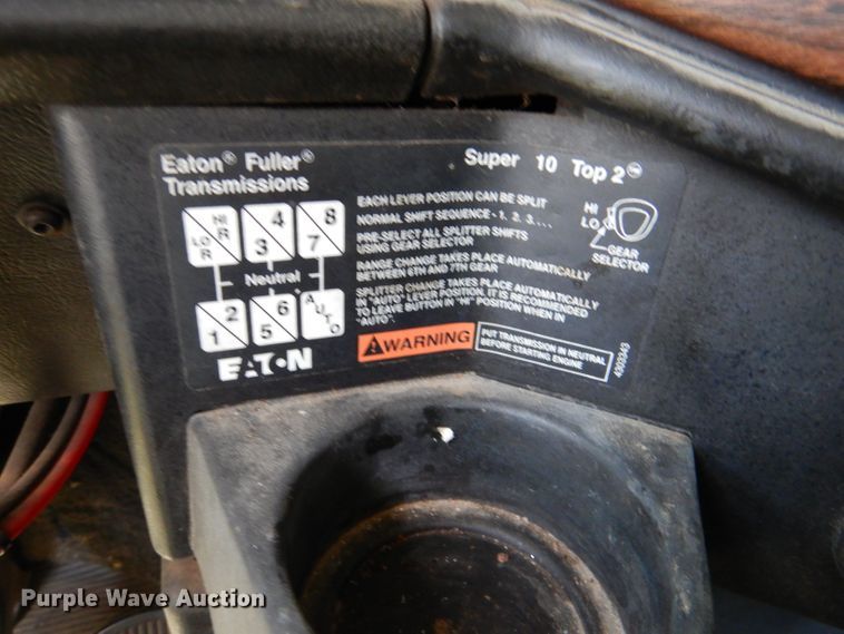 image for item DM1421 1999 Freightliner FLD120  semi truck