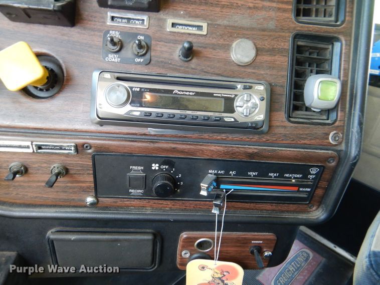 image for item DM1421 1999 Freightliner FLD120  semi truck