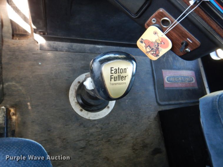 image for item DM1421 1999 Freightliner FLD120  semi truck