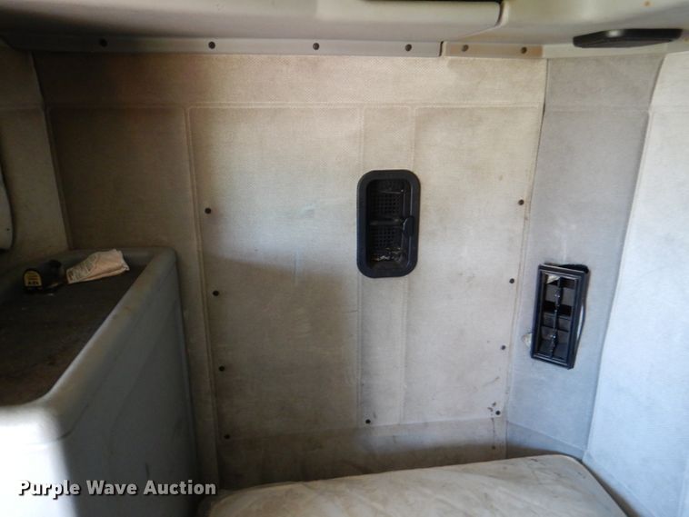 image for item DM1421 1999 Freightliner FLD120  semi truck