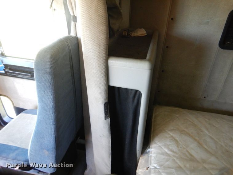 image for item DM1421 1999 Freightliner FLD120  semi truck