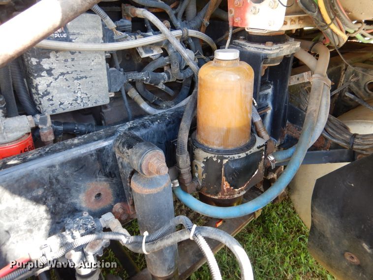 image for item DM1421 1999 Freightliner FLD120  semi truck