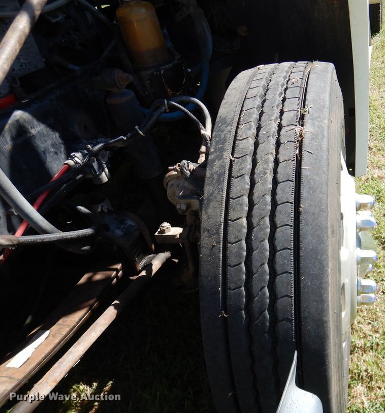 image for item DM1421 1999 Freightliner FLD120  semi truck