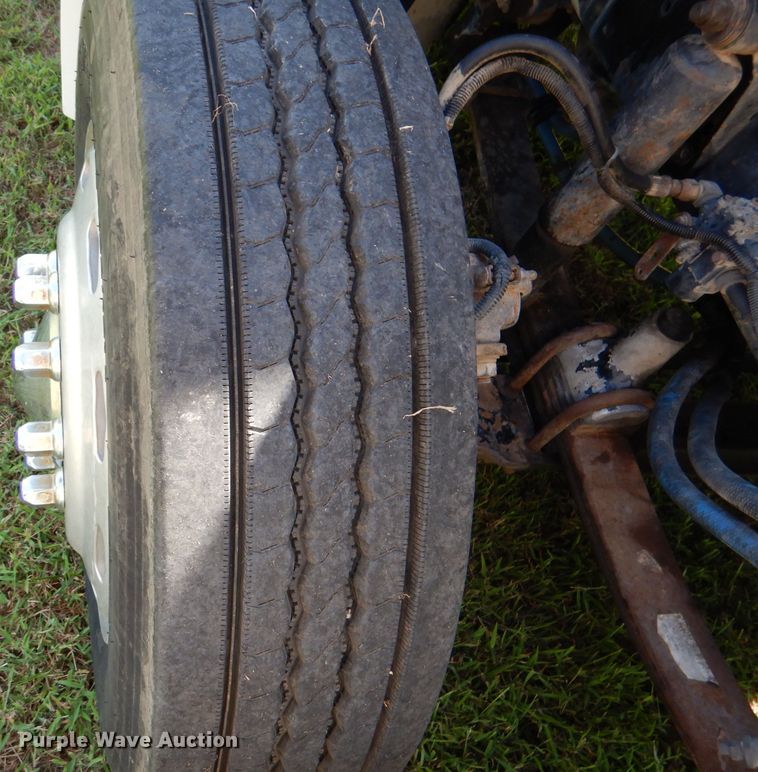 image for item DM1421 1999 Freightliner FLD120  semi truck