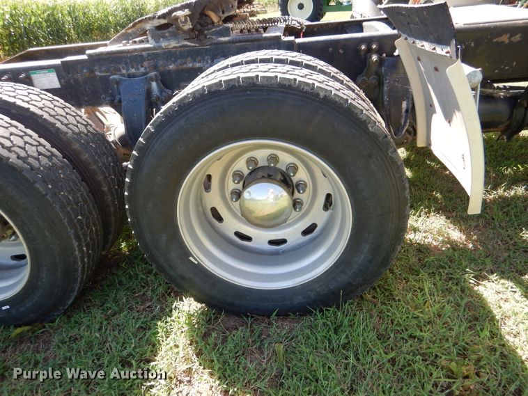 image for item DM1421 1999 Freightliner FLD120  semi truck