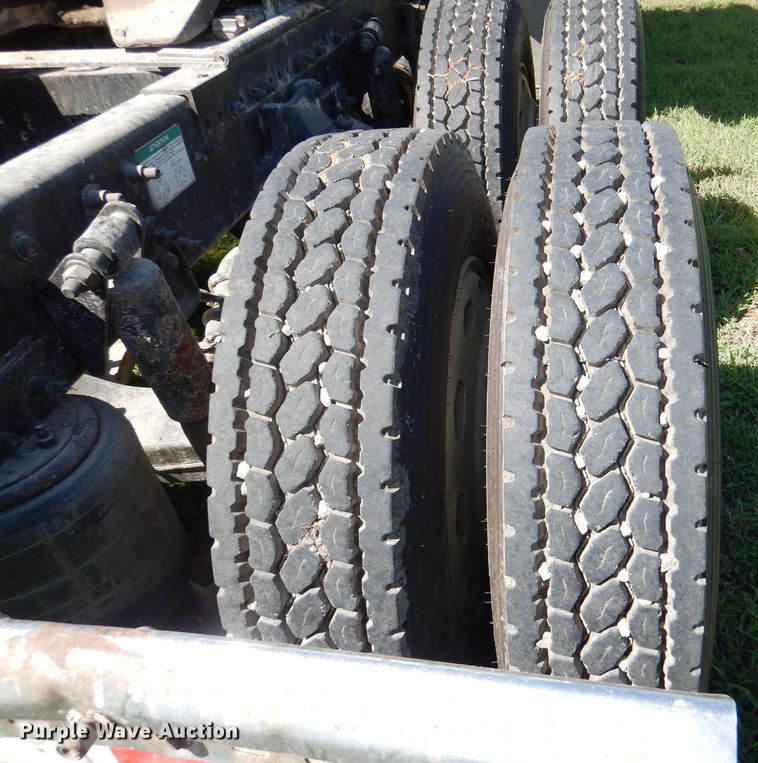 image for item DM1421 1999 Freightliner FLD120  semi truck