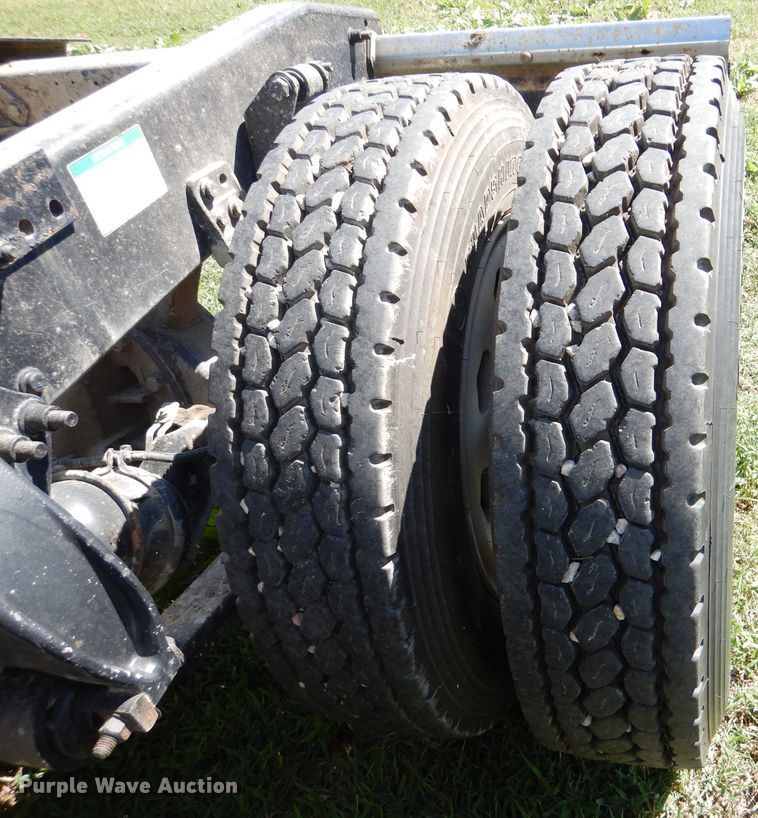 image for item DM1421 1999 Freightliner FLD120  semi truck