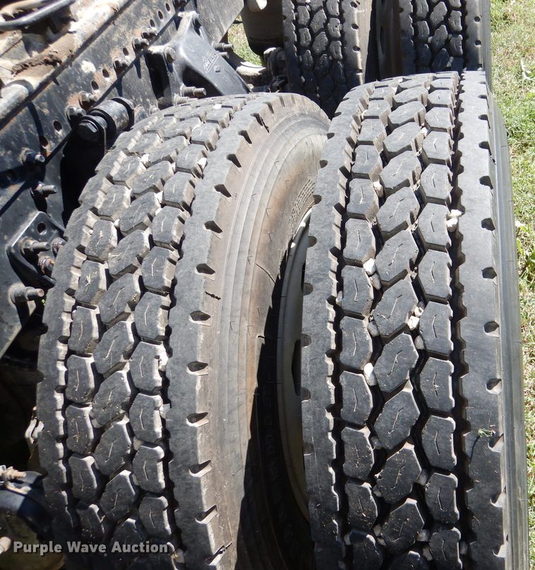 image for item DM1421 1999 Freightliner FLD120  semi truck