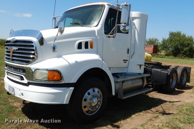 image for item DM1424 2005 Sterling AT9500  semi truck