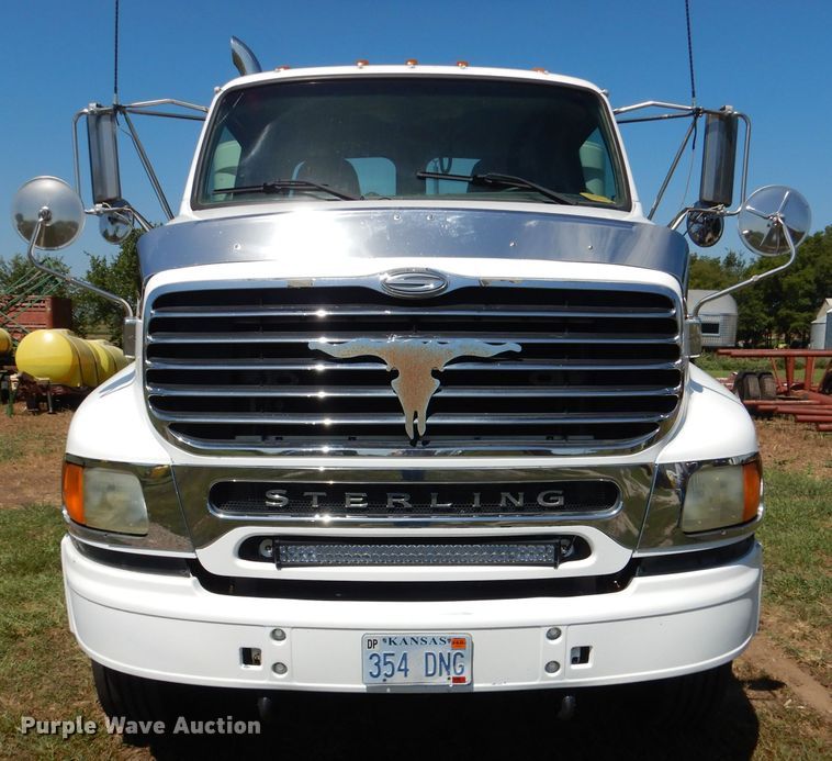 image for item DM1424 2005 Sterling AT9500  semi truck