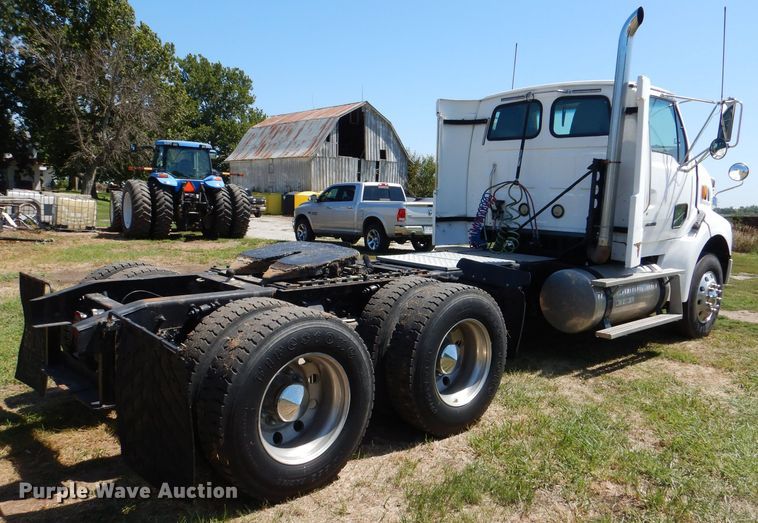 image for item DM1424 2005 Sterling AT9500  semi truck