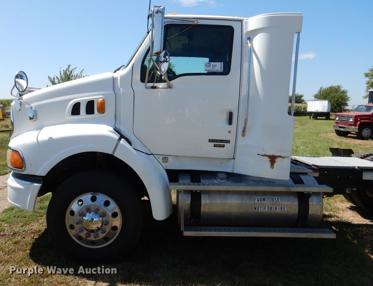 image for item DM1424 2005 Sterling AT9500  semi truck