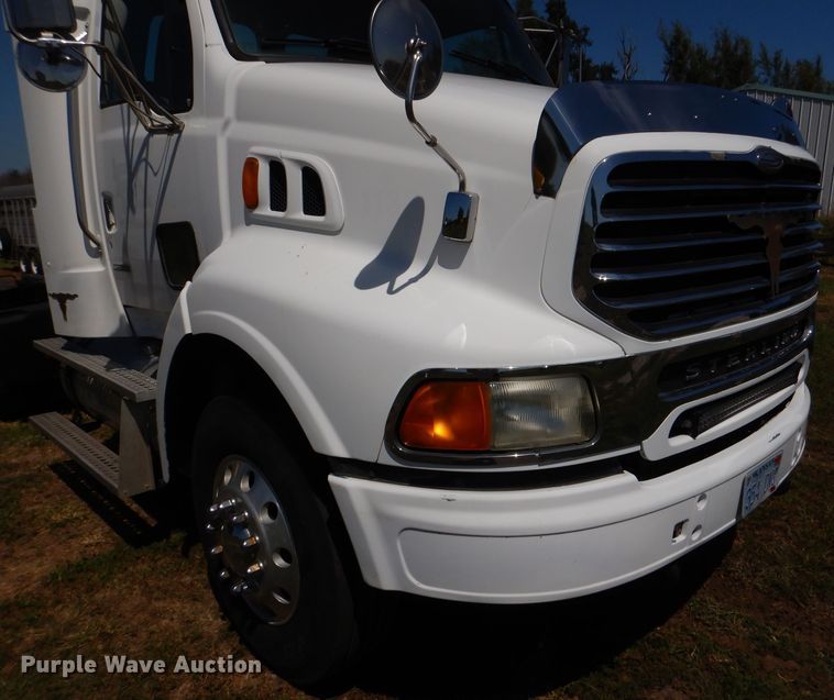 image for item DM1424 2005 Sterling AT9500  semi truck