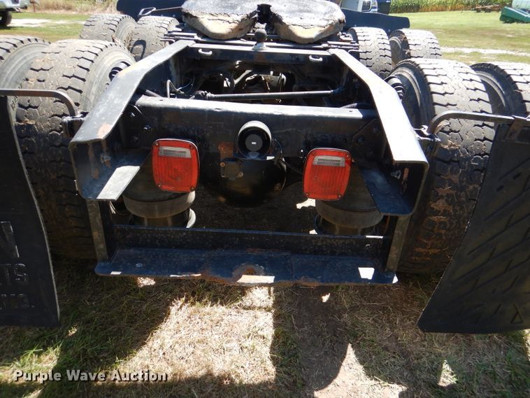 image for item DM1424 2005 Sterling AT9500  semi truck