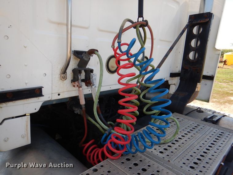 image for item DM1424 2005 Sterling AT9500  semi truck