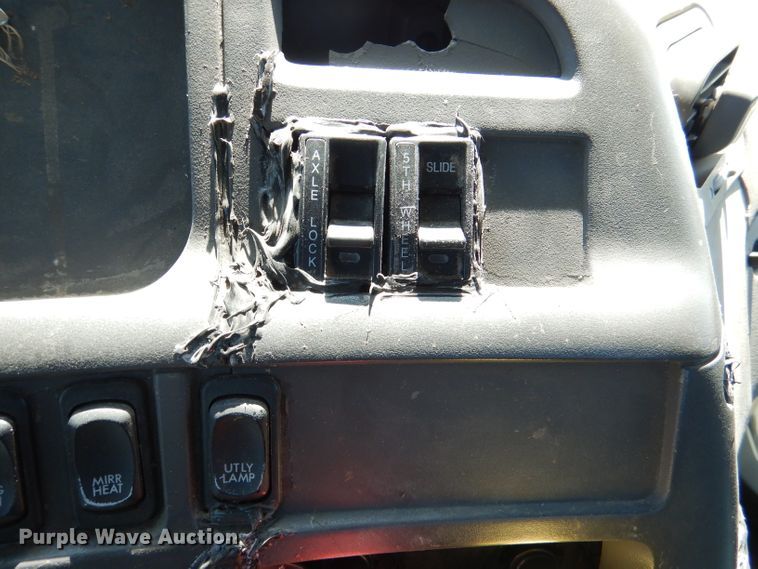 image for item DM1424 2005 Sterling AT9500  semi truck