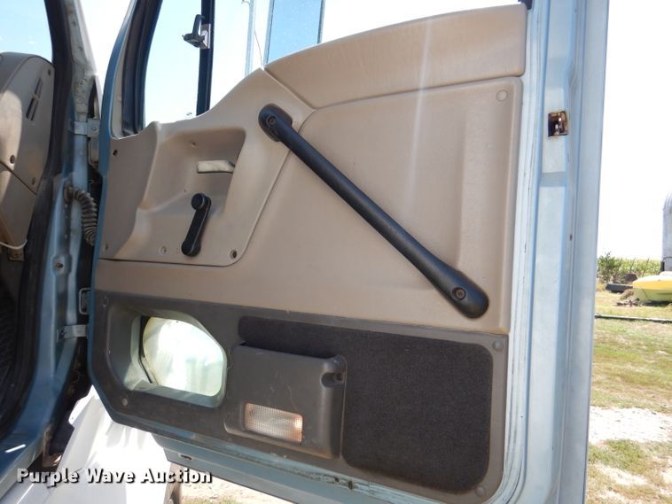 image for item DM1424 2005 Sterling AT9500  semi truck