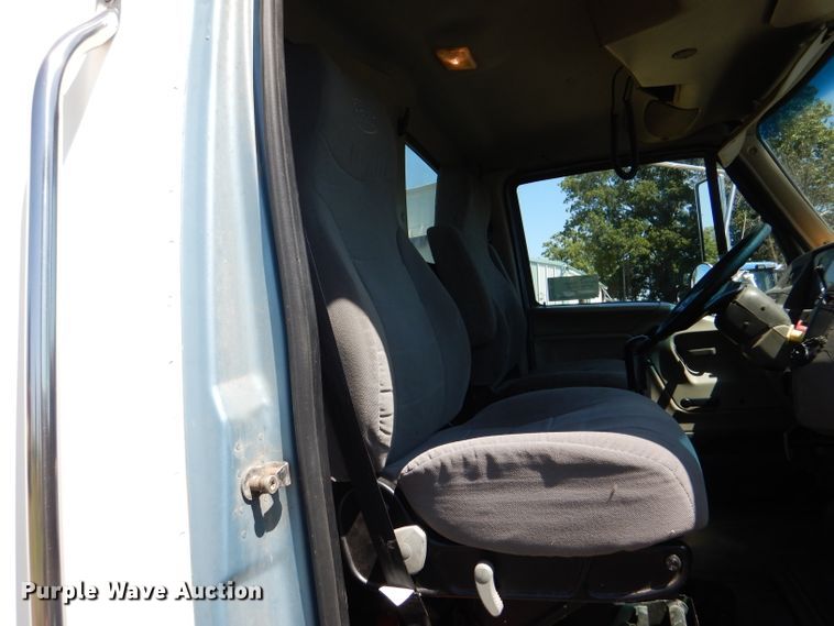 image for item DM1424 2005 Sterling AT9500  semi truck