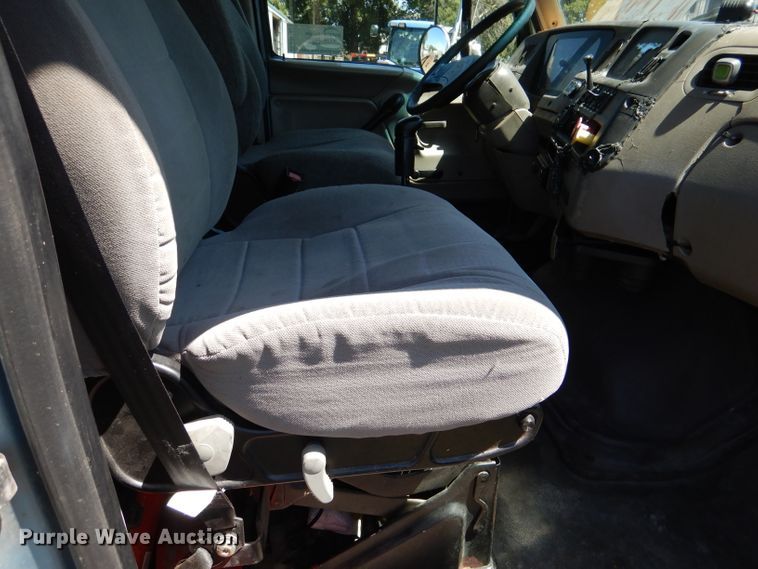 image for item DM1424 2005 Sterling AT9500  semi truck