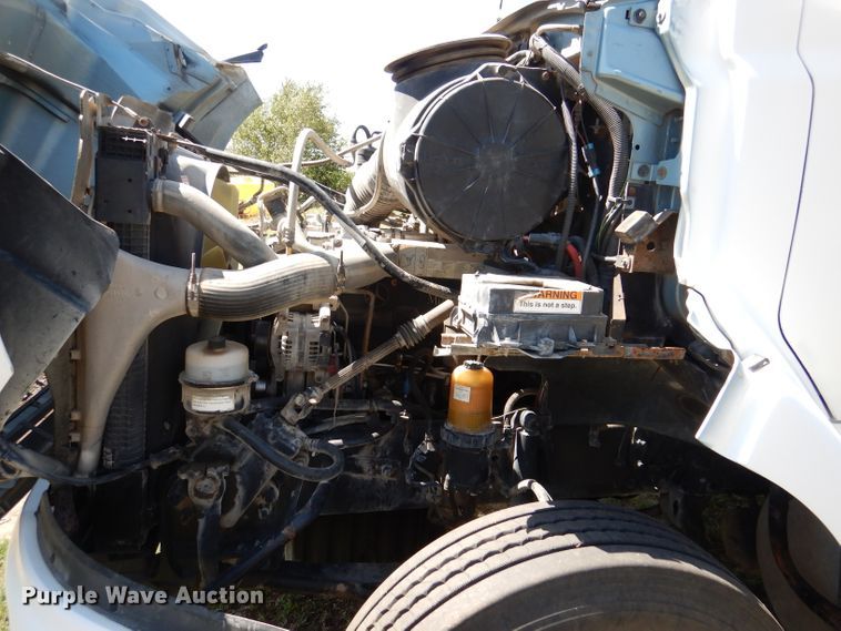 image for item DM1424 2005 Sterling AT9500  semi truck