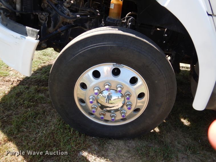 image for item DM1424 2005 Sterling AT9500  semi truck