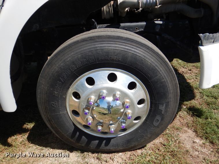 image for item DM1424 2005 Sterling AT9500  semi truck