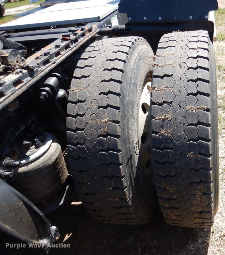 image for item DM1424 2005 Sterling AT9500  semi truck