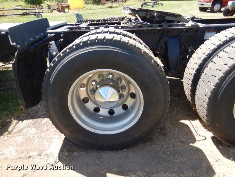 image for item DM1424 2005 Sterling AT9500  semi truck