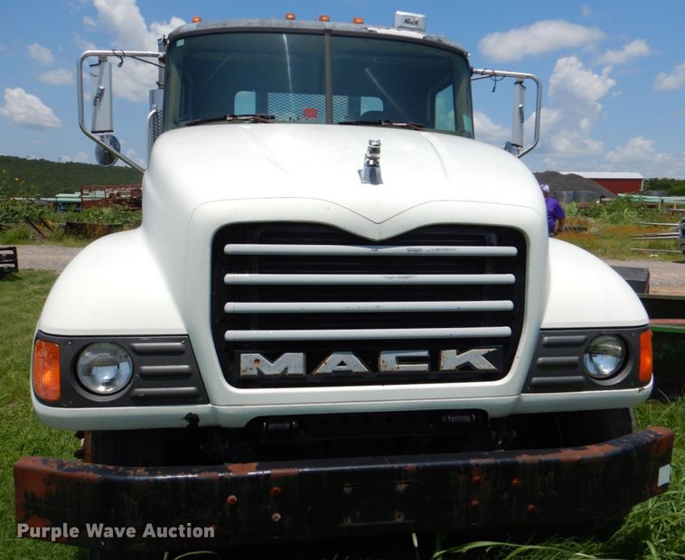 image for item DM3876 2005 Mack CV  semi truck
